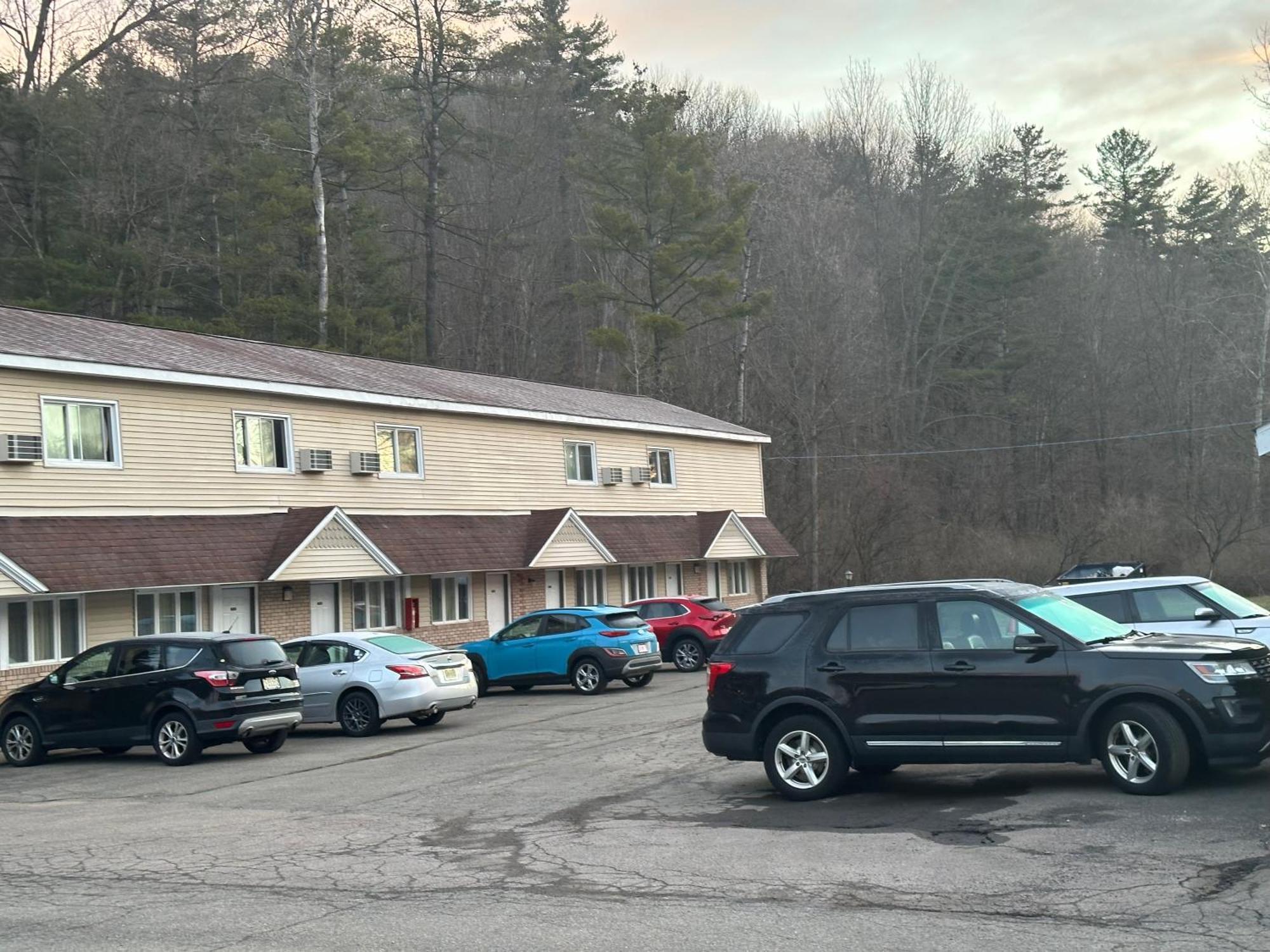 Economy Inn Alfred Exterior photo
