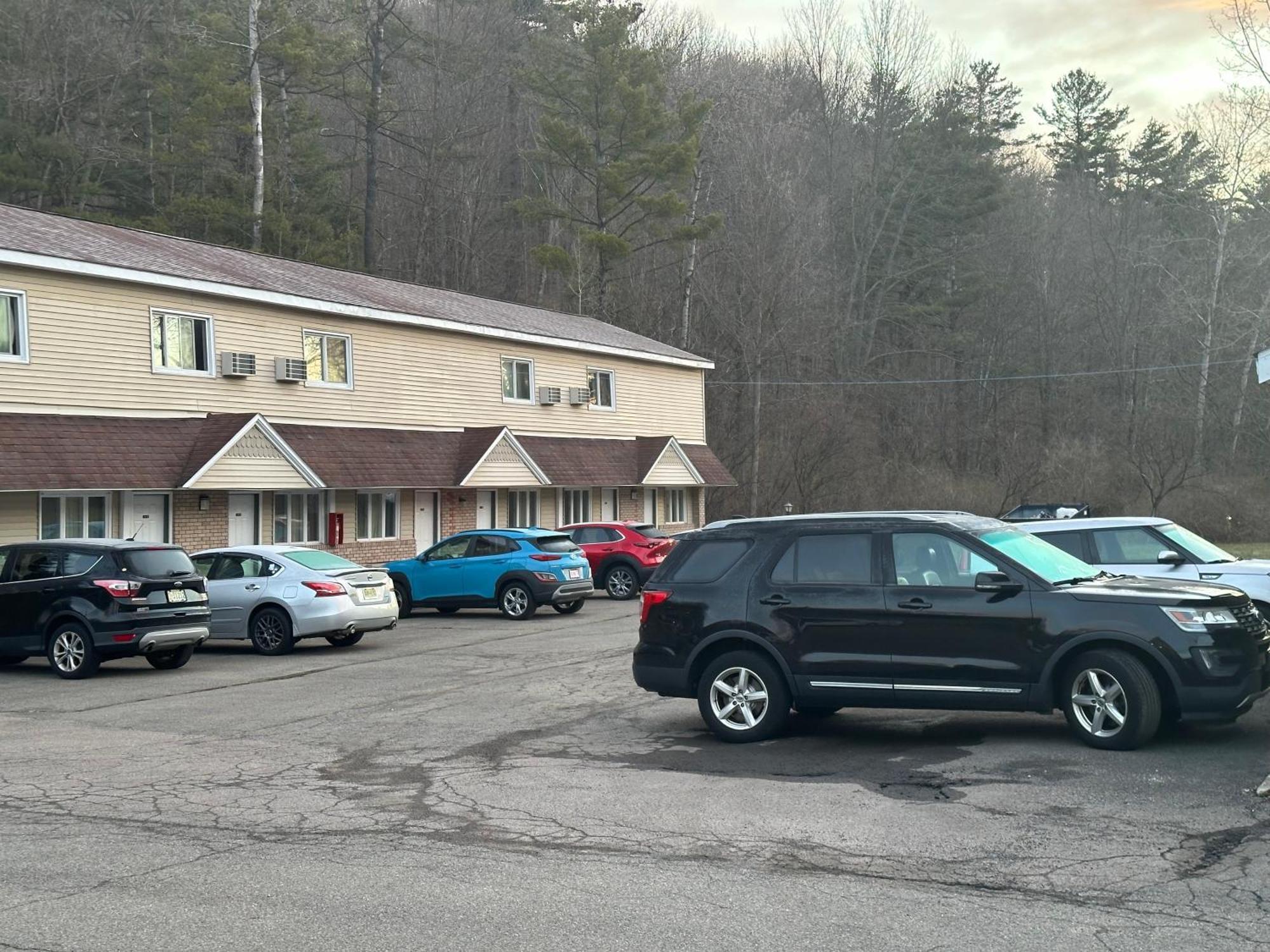 Economy Inn Alfred Exterior photo